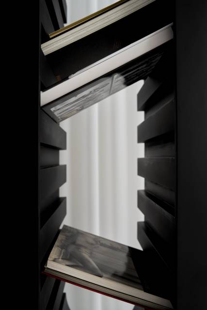 Стойка для книг Камертон