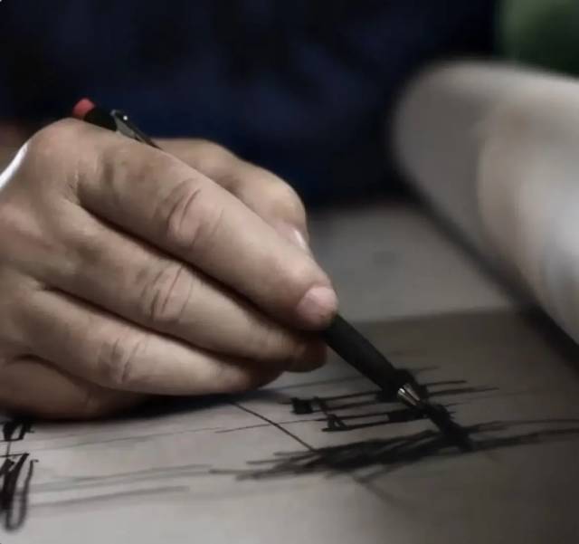 За два дня в мастерской Цумтора появился короткий фильм "Notes from a Day in the Life of an Architect".