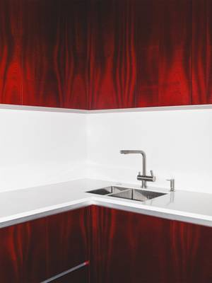 Квартира с видом на Волгу: шпон Сапеле как главный акцент