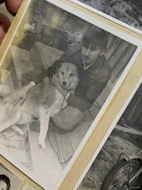 Тогда это казалось просто забавным. Сейчас я понимаю: он научил меня, что вещи не обязаны быть «как положено» — они могут быть «как хочется».