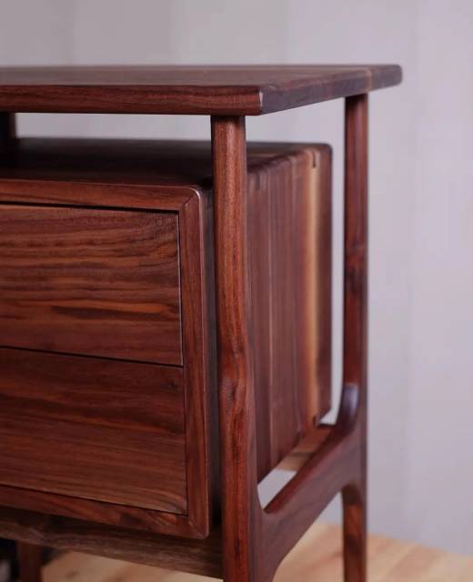 из массива американского ореха