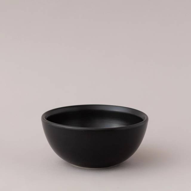 черная, матовая