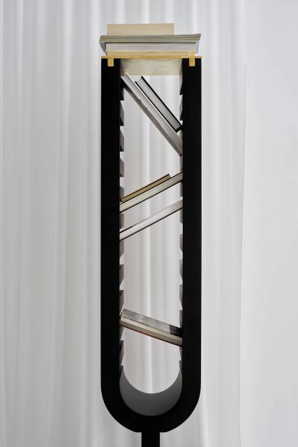 Стойка для книг Камертон