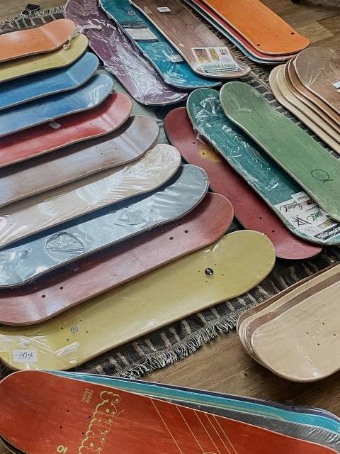 Я не работаю по фабричной схеме. Предмет может лежать у меня месяцами, пока не станет понятно, во что он хочет превратиться. Я даю ему время — и себе тоже.