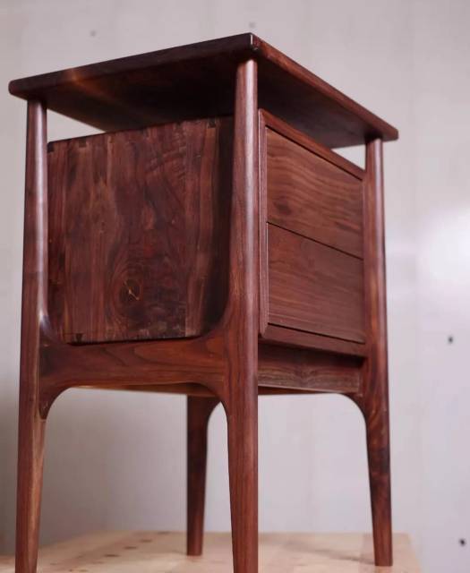 из массива американского ореха