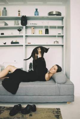 «Логово Хоббита»: Юля Хомутская о своем доме, коллекции воспоминаний и краскопульте