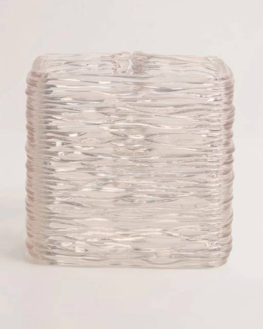 из прозрачного пластика