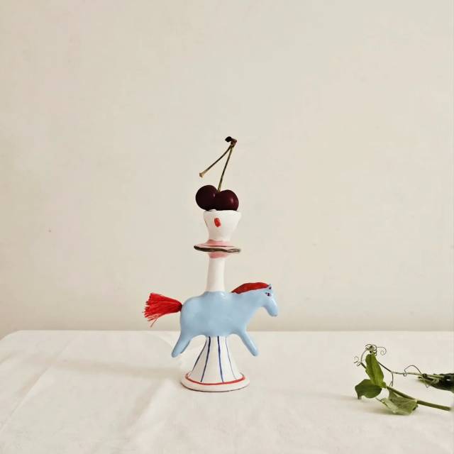 Голубая лошадь