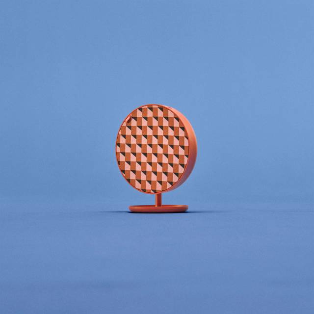 Компания разработала колонки как полноценные интерьерные объекты, которые влияют на атмосферу помещения не только звуком, но формой и цветом. Автор дизайна корпусов — Ола Вильборг.