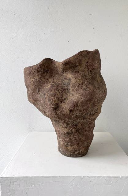 Авторская скульптурная ваза из серии "Гибкость"