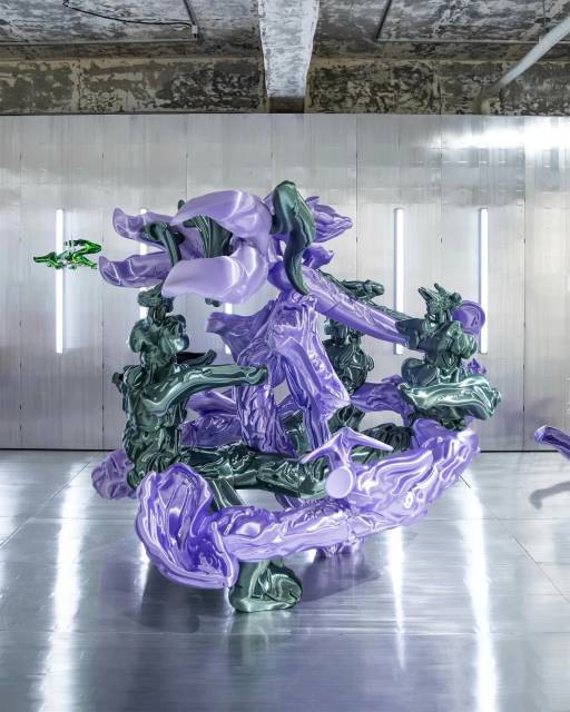 Слева: Инсталляция Одри Ларж Capsule Dreamscapes #01 в Сеуле. Справа: Коллекция ламп Buoy Collection от Лукаса Зито.