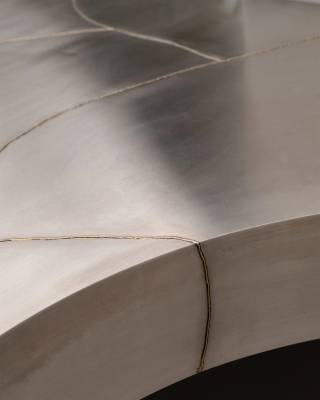 Сталь с золотистыми швами: шоурум купальников Katishalikeit