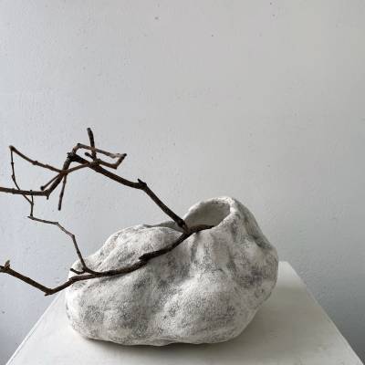 Скульптурная ваза из бетона