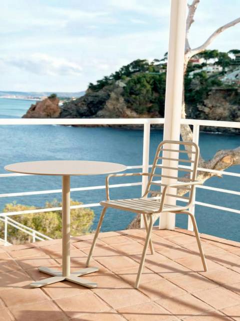 Street Café с подлокотниками