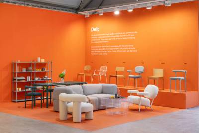 Экспозиция Delo на мебельной выставке в Дубае с товарами из турецкого производства Delo, доступные к заказу зарубежом.
