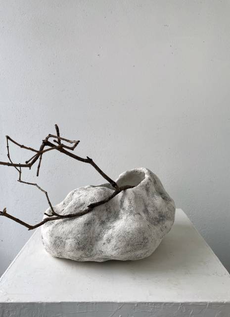 Скульптурная ваза из бетона