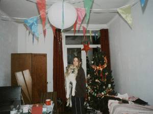 «Где прячется детство?» — авторский проект по трансформации предметов с историей в функциональные объекты и декор. Мебель и светильники из скейтов, советских телевизоров, конструкторов и других найденных вещей. Найти проект можно в соцсетях и на платформе.