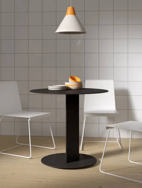 ROUND TABLE
